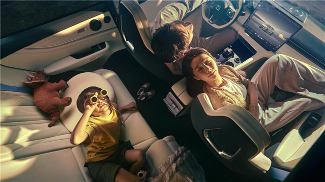 从“堆料”到“顶流”:极氪携千里浩瀚