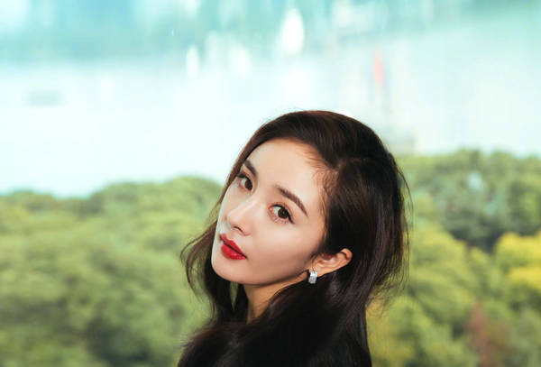 杨幂身价多少亿 杨幂身价排行榜2018